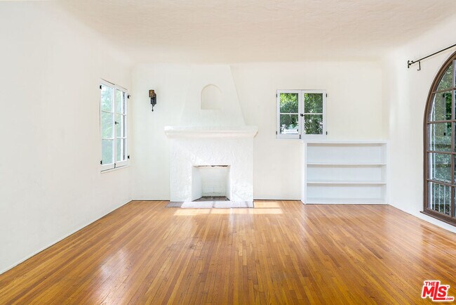 Building Photo - 2319 Meadow Valley Ter