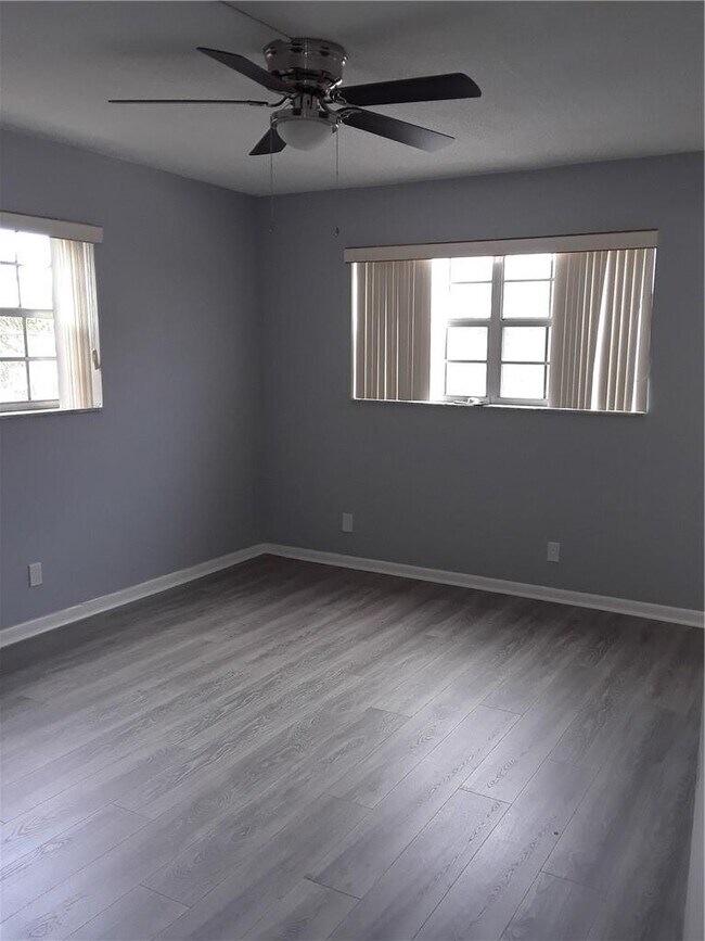 Building Photo - 660 Tennis Club Dr