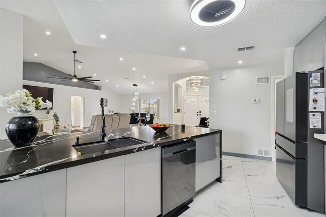 Building Photo - 1062 Greenturf Rd