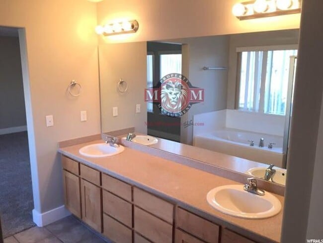 Building Photo - Beautiful 4 Bd 2.5 Bath Home in Sandy