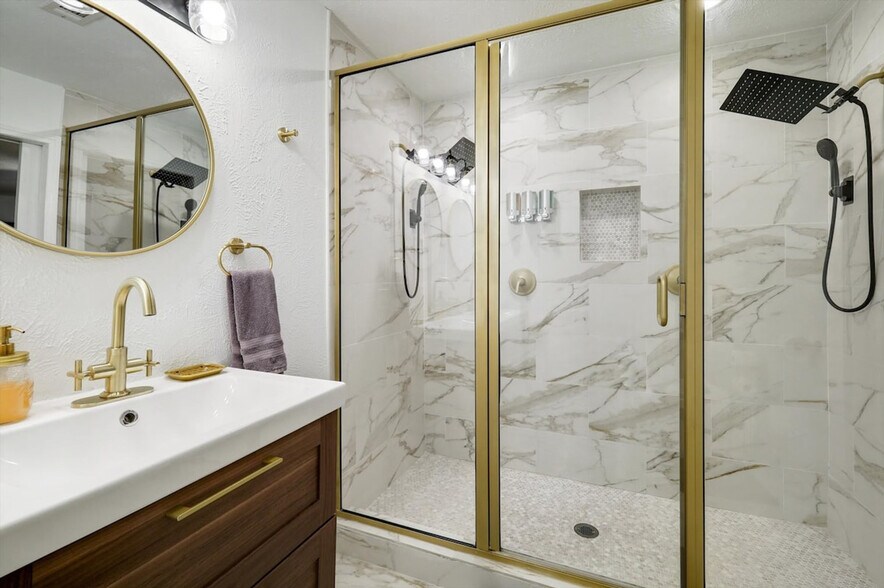 Building Photo - 8005 Woodhue Rd