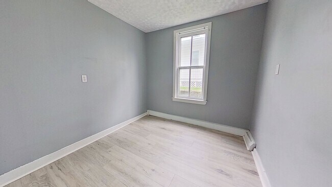 Building Photo - 1st Floor Apartment *MOVE IN SPECIAL*