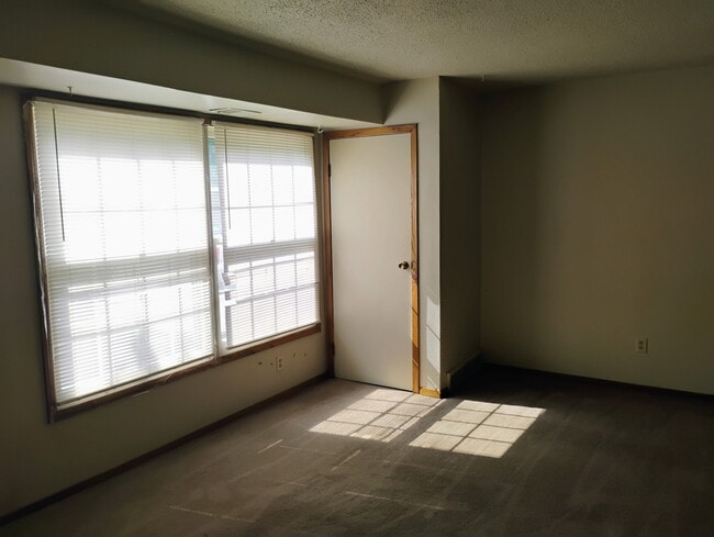 Building Photo - 2560 Ivy Hill Ln