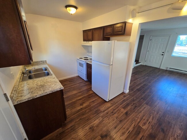 Building Photo - 2 Bed, 1 Bath Townhouse next to NAU!! Stud...