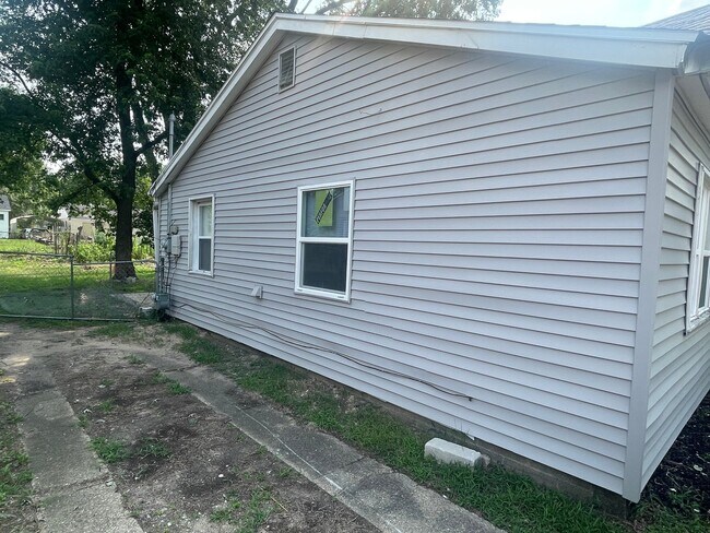 Building Photo - 5129 E 10th Ave