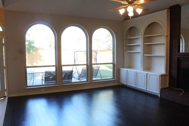 Building Photo - 1013 Stone Gate Dr