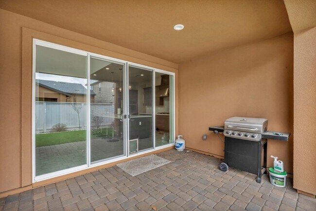 Building Photo - 619 Camargue Trl