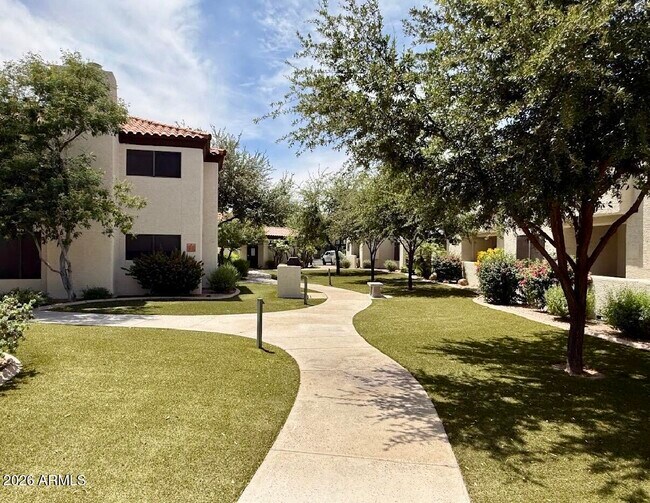 Building Photo - 9990 N Scottsdale Rd