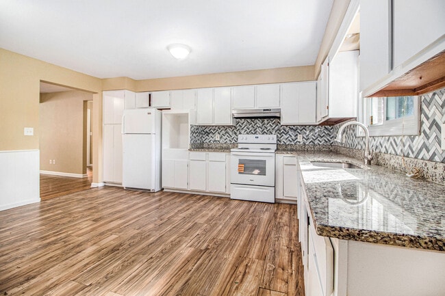 Building Photo - 392 Firwood St