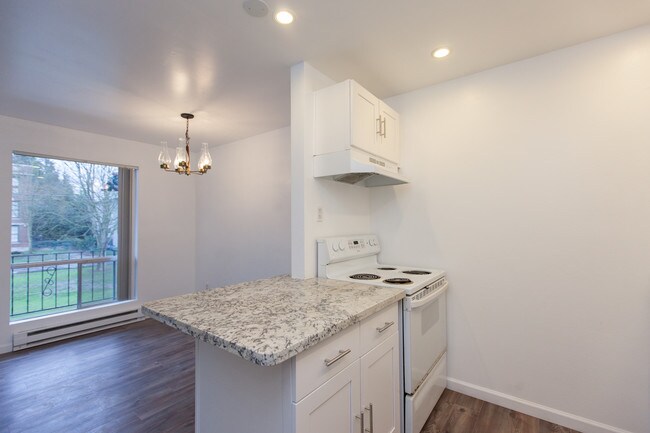 Photo - 539 NE Ravenna Blvd