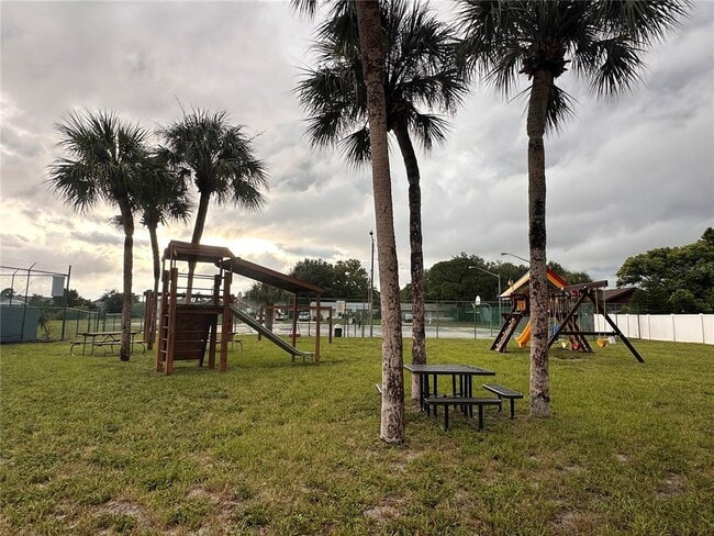 Building Photo - 8225 Pin Oak Ave