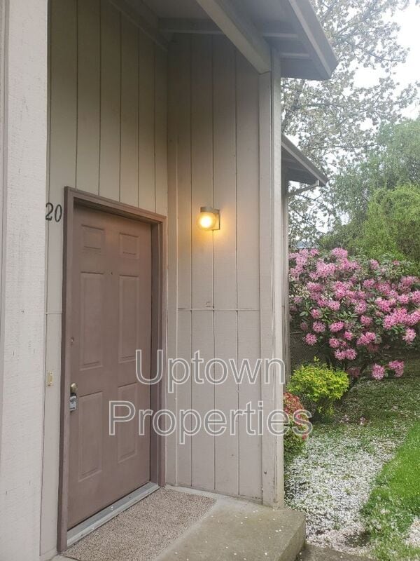 Building Photo - 1520 SW Dewitt St