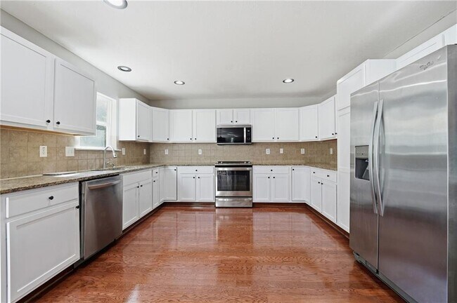 Building Photo - 1328 Avington Glen Dr SE