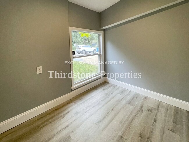 Building Photo - 2965 Armstrong St