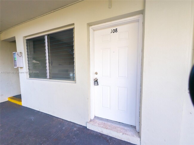 Building Photo - 2170 NW Flagler Terrace