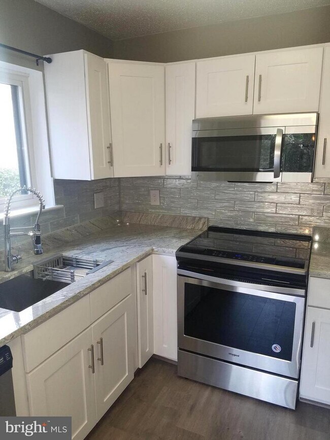 kitchen - 1897A Villaridge Dr