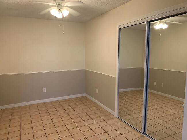 Building Photo - 25 Plainview Dr