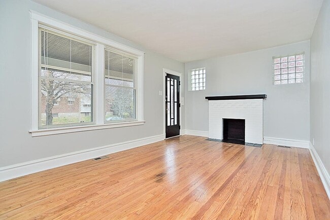 Building Photo - 4944 Tholozan Ave