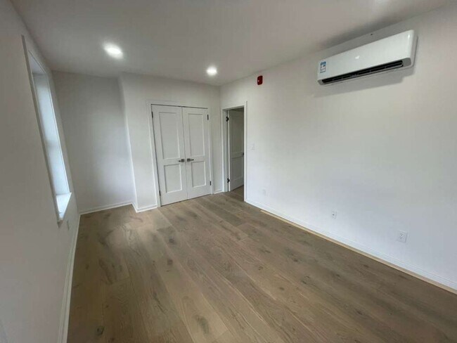 Building Photo - Beautiful newly renovated 1-bedroom available