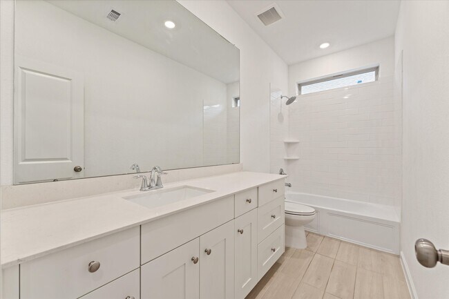 Building Photo - 15520 Maple