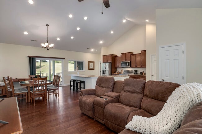 Building Photo - 134 Daleyuhski Way