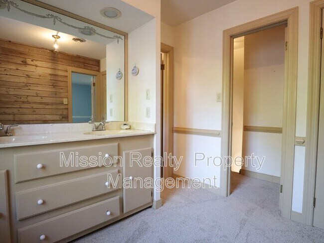 Building Photo - 7580 Rockfalls Dr