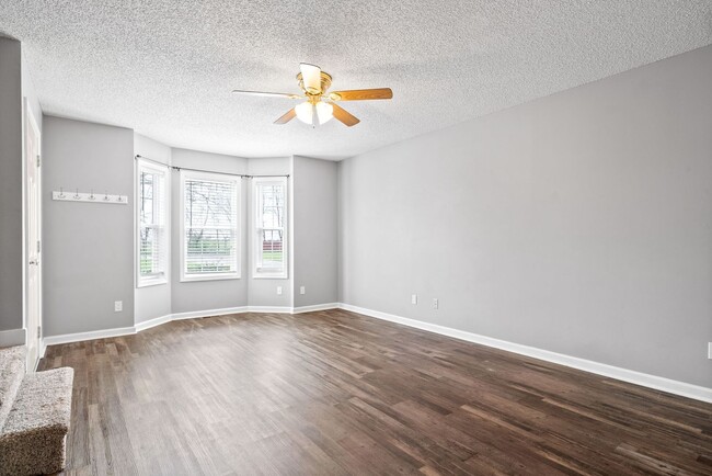 Building Photo - 3 Bedroom 2 Bath Pet Friendly Home For Ren...