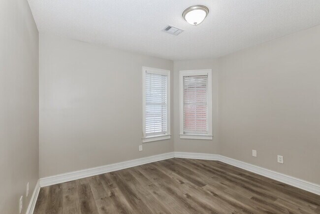 Building Photo - 275 Eagle Way