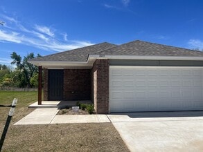 Building Photo - 1015 Ichabod Cir