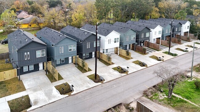 Building Photo - 1211 Dewalt St