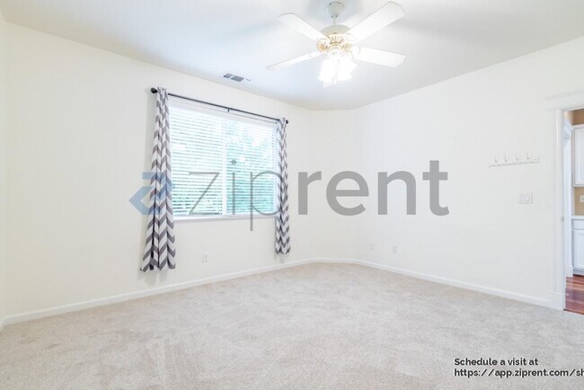 Building Photo - 4042 Plateau Cir