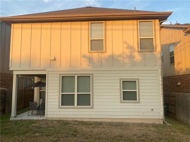 Building Photo - 9504 Hunter Ln