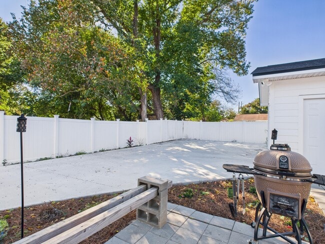 Building Photo - 38 Cape Dr NW