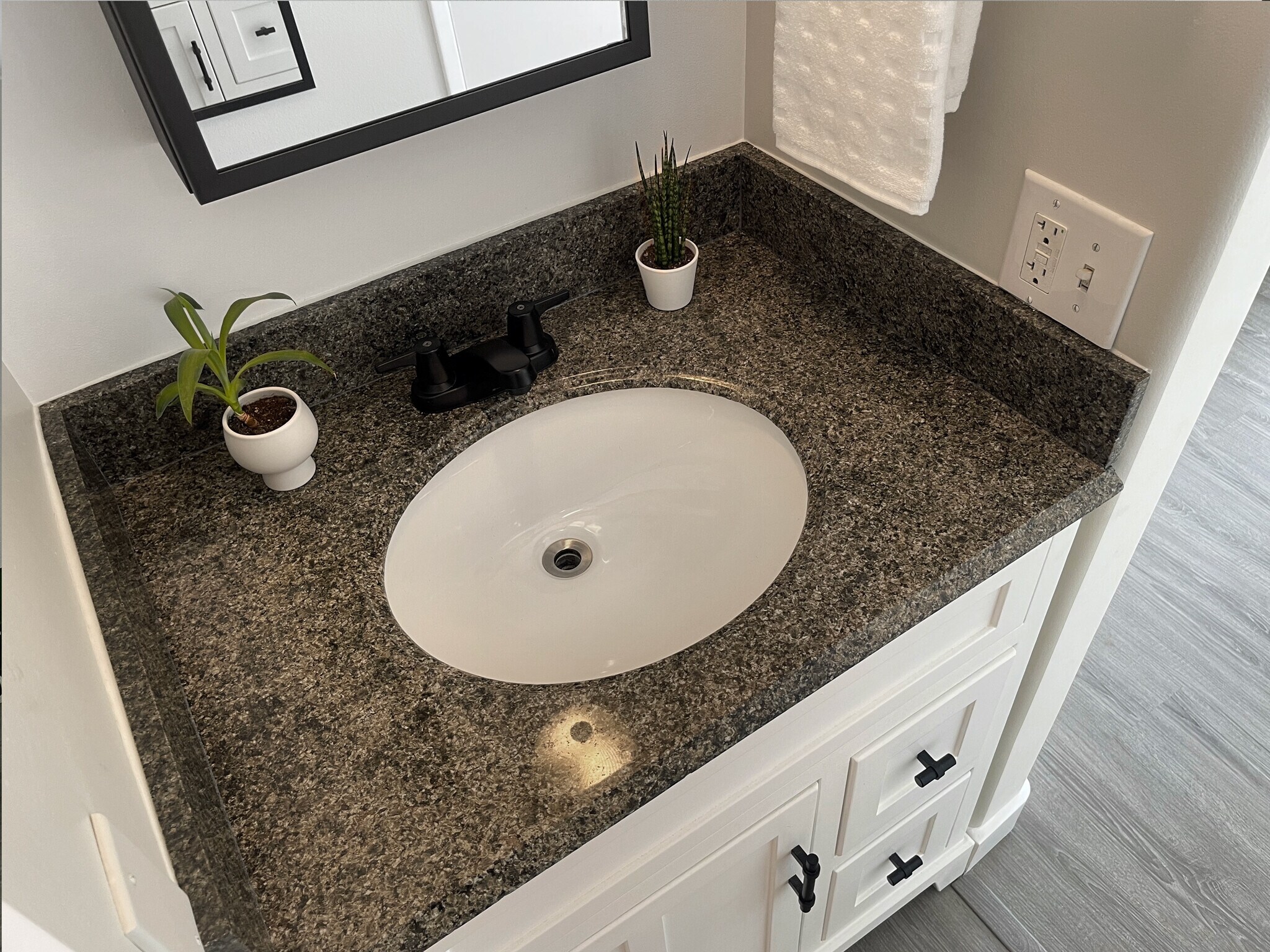 3rd vanity conveniently in Master Suite - 9047 Langdon Ave