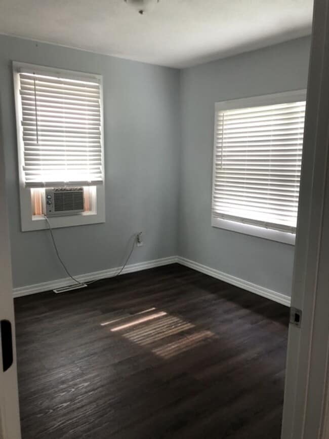 Building Photo - 4 Bed 1 Bath home for rent