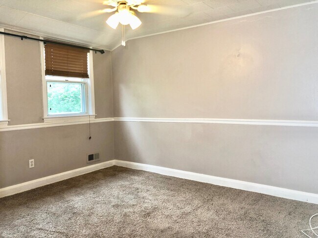 Building Photo - 1622 Hardwick Rd
