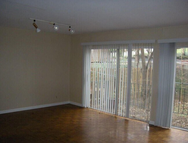 Building Photo - 2704 San Pedro St