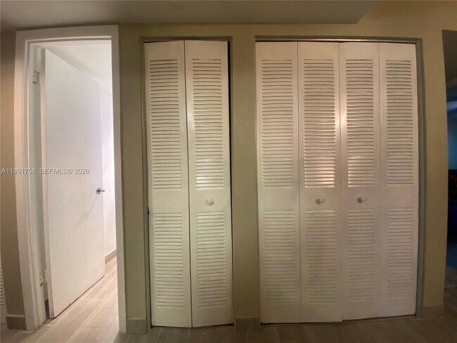 Building Photo - 443 NE 195th St