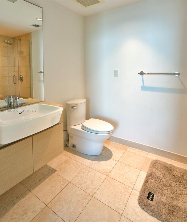 Building Photo - 200 Biscayne Blvd Way