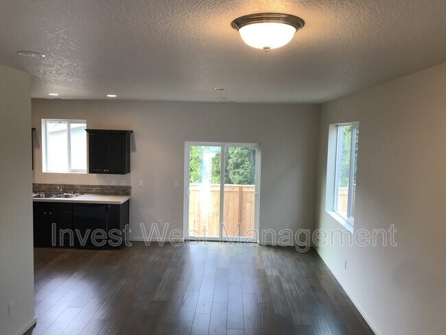 Building Photo - 13114 NE 56th Cir