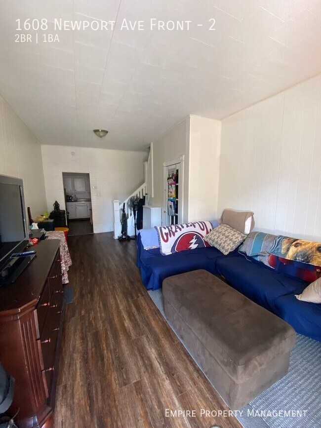 Building Photo - 1st and 2nd Floor: 2 Bedroom / 1 Bathroom ...