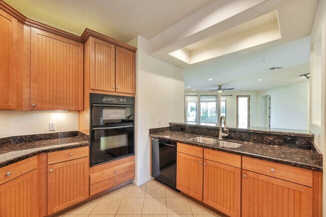 Building Photo - Beautiful 2-Bedroom Condo in Prime Scottsd...