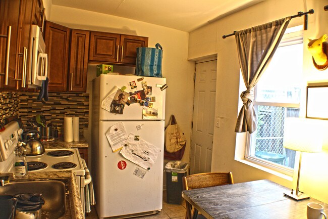 Building Photo - 1922 Waterloo St