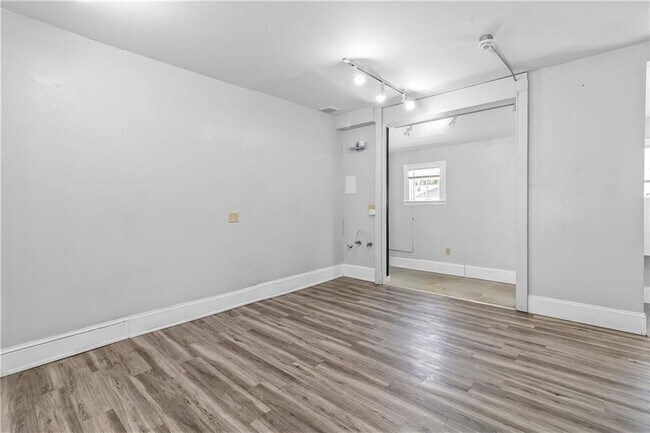 Building Photo - 74 Maple Ave