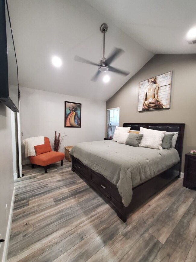 Building Photo - Beautiful 2-Bedroom, 2-Bath Townhome in Gated Community – Section 8 Welcome! Furniture Not Included!