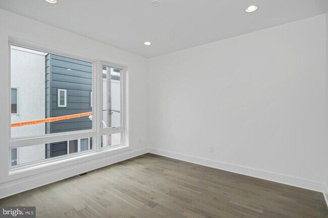 Building Photo - Pennsport Townhome with Garaged Parking