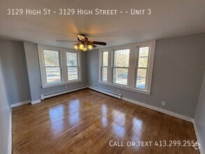 Building Photo - Newly Remodeled 2 Bedroom, 1 Bath Unit in ...