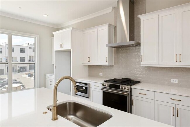 Building Photo - 439 Burton Dr