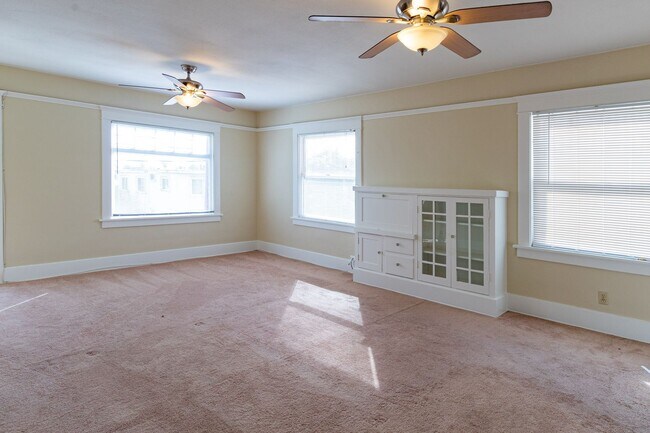 Interior Photo - 1109-1125 Loma Ave