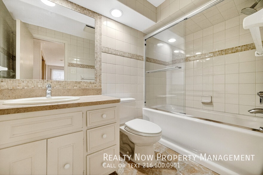 Building Photo - 2171 Cedarview Dr